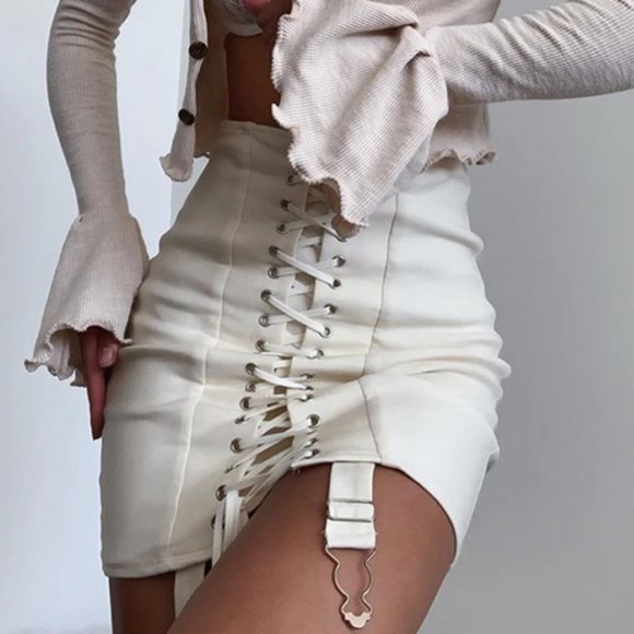 DESIGN - Top In Pizzo Bianco Senza Maniche Stile Country Allacciato Sul Davanti
